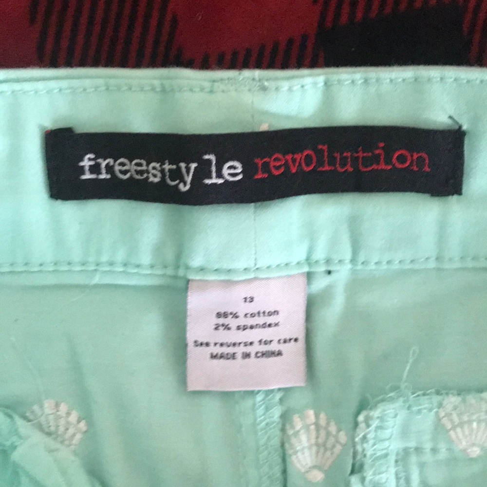 Mint green shell print shorts - Picture 4 of 4